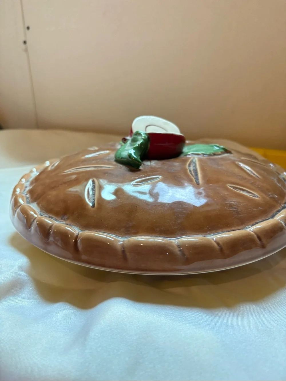 Vintage Apple Pie Ceramic Pie Keeper